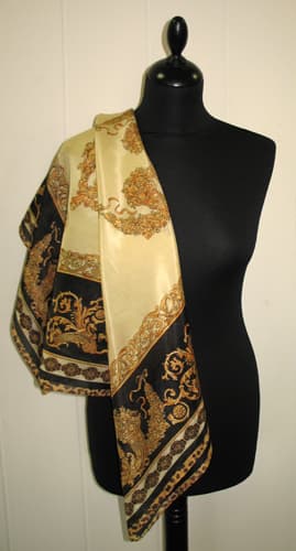 Женский шелковый платок  с растительной тематикой