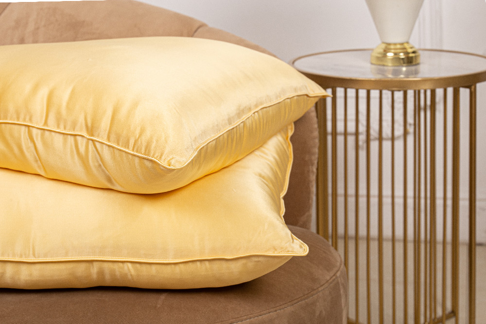 Подушка шелковая Luxe Dream Luxury Silk Gold 50х70 средняя