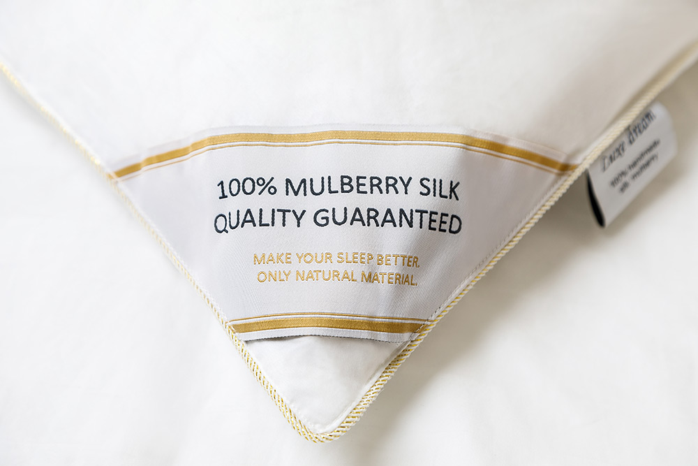 Подушка шелковая Luxe Dream Premium Silk 50х70 средняя (13 см)