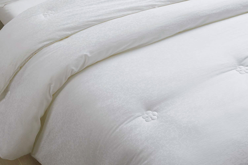 Одеяло шелковое OnSilk Comfort Premium 140х205 облегченное