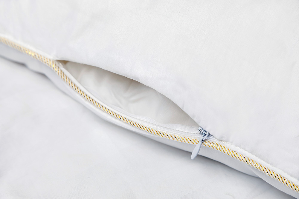 Подушка шелковая Luxe Dream Premium Silk 70х70 средняя (15 см)