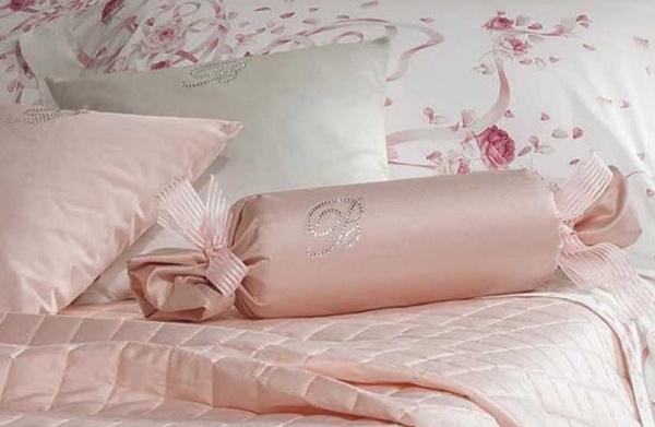 Декоративные подушки в форме валика Blumarine, Италия