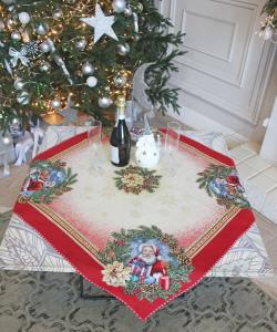 Декоративная салфетка Vingi Ricami Santa Klaus 22 100х100 гобелен - основновное изображение