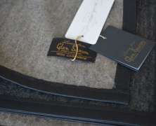 Плед кашемировый Glen Saxon Nappa Black Natur 130x180 с кожаным кантом - фото 2